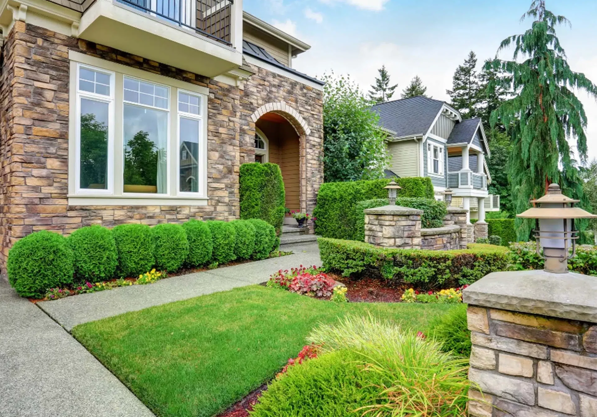 How Does Seasonal Landscaping Improve Curb Appeal?