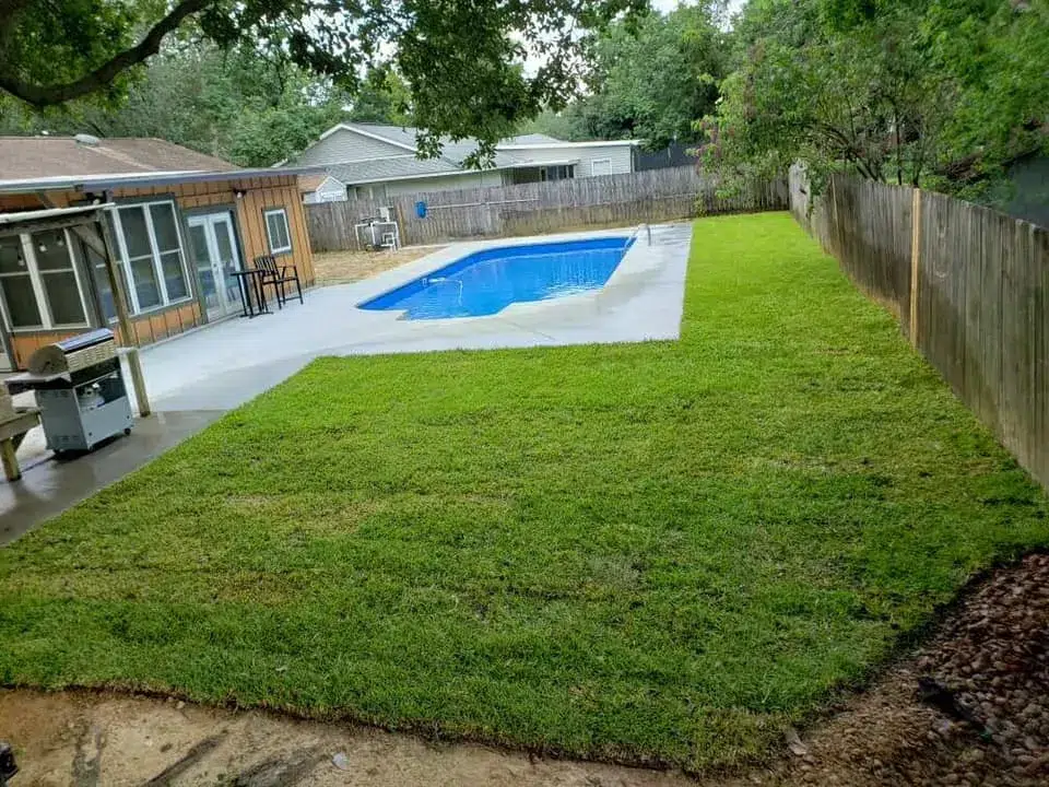 How Landscaping Around Pools Keeps Outdoor Areas Clean How Landscaping Around Pools Keeps Outdoor Areas Clean