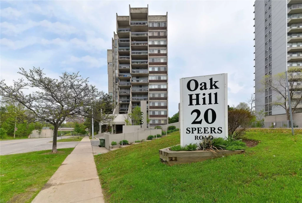 Oak Hills Place, LA